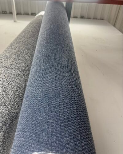 Tapis mur a mur bleu