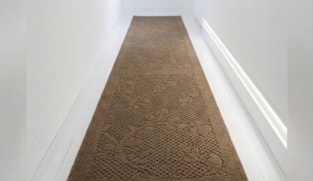 tapis-passage-bougainvillea-brun-1.jpg Tapis de passage Bougainvillea brun 28,5 po – coupé sur mesure